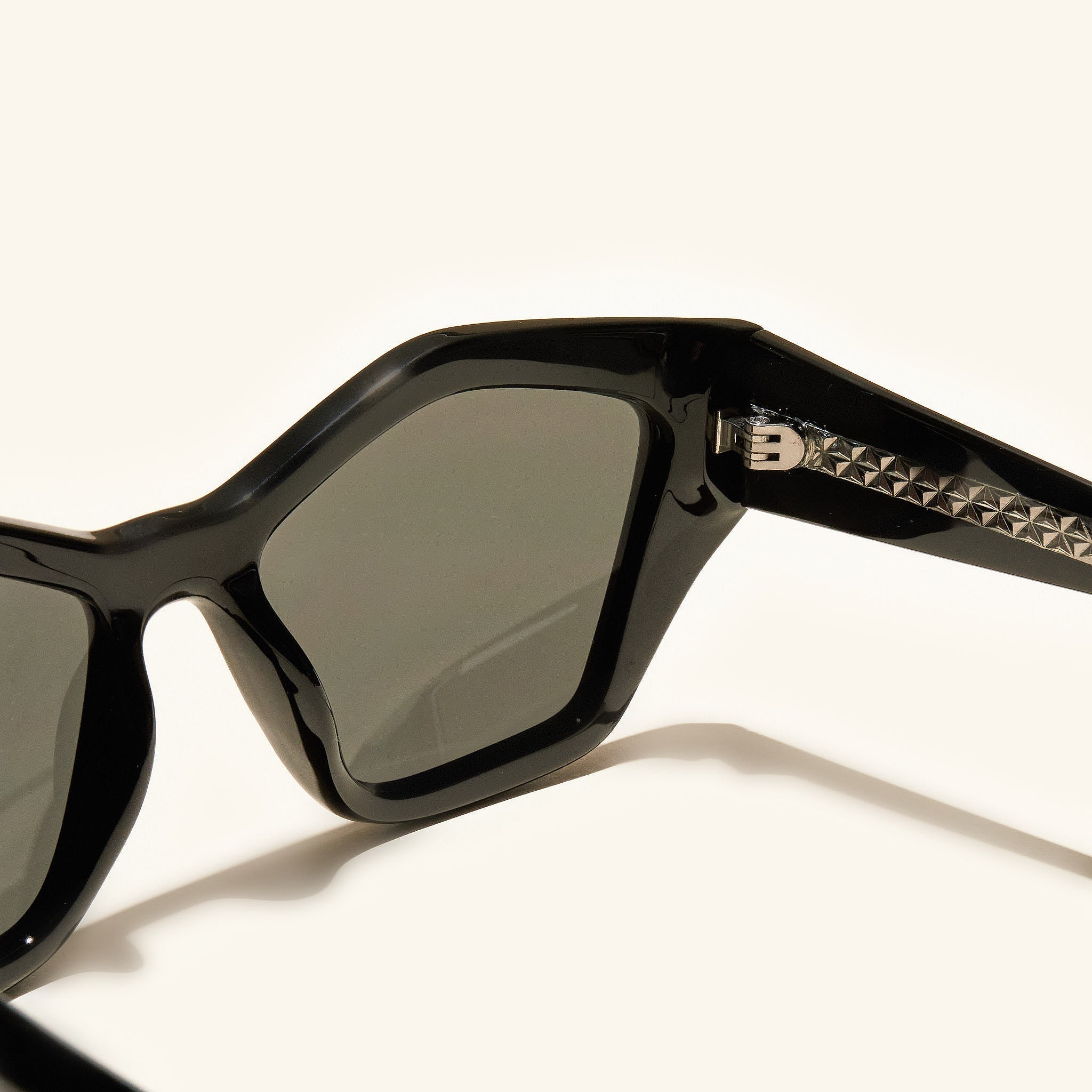 gafas de sol#es:color_negro,en:color_black,it:colore_nero