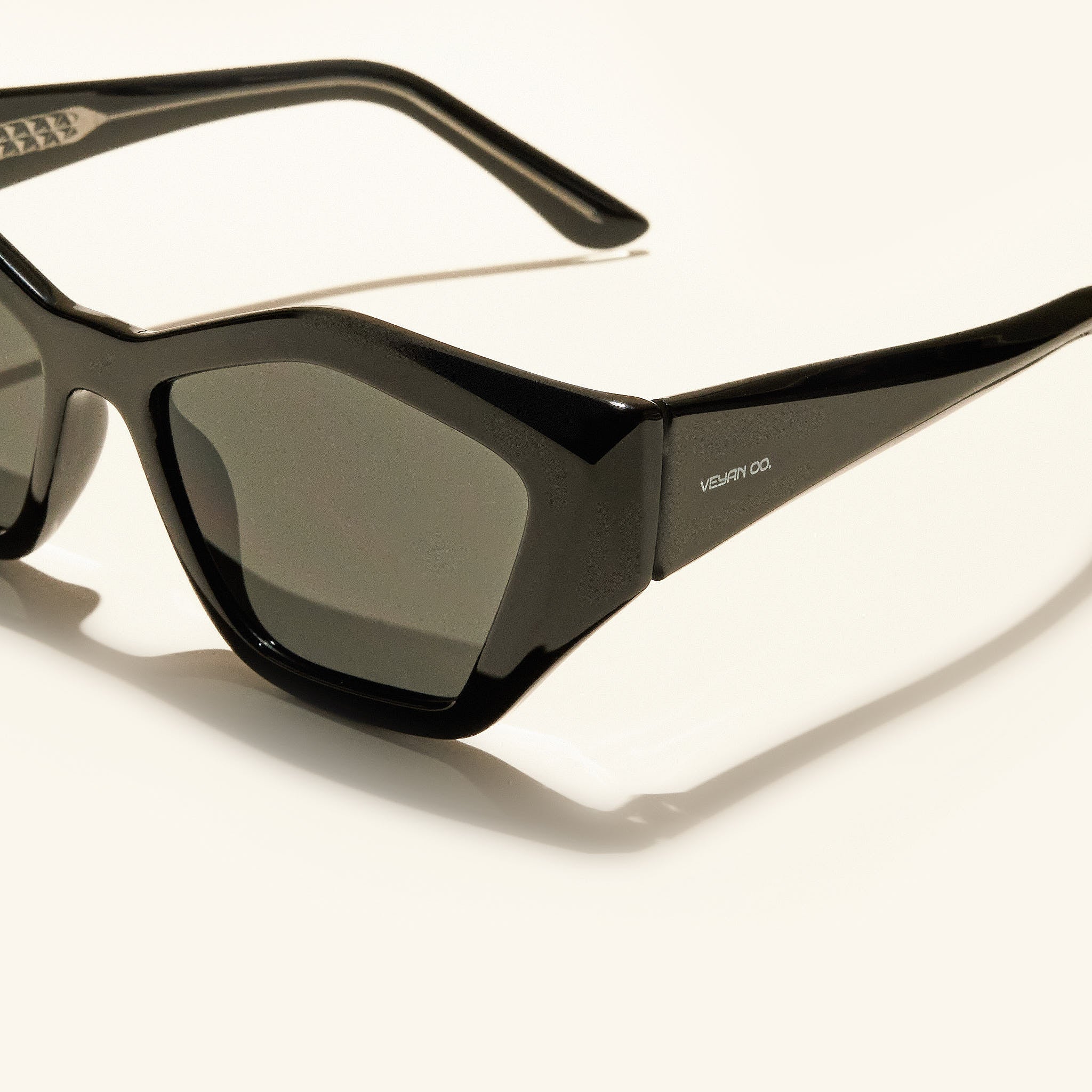 gafas de sol#es:color_negro,en:color_black,it:colore_nero