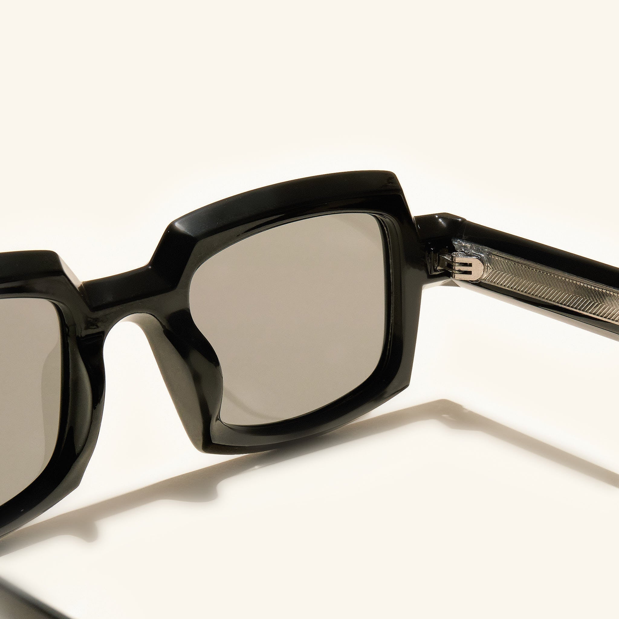 gafas de sol#es:color_negro,en:color_black,it:colore_nero