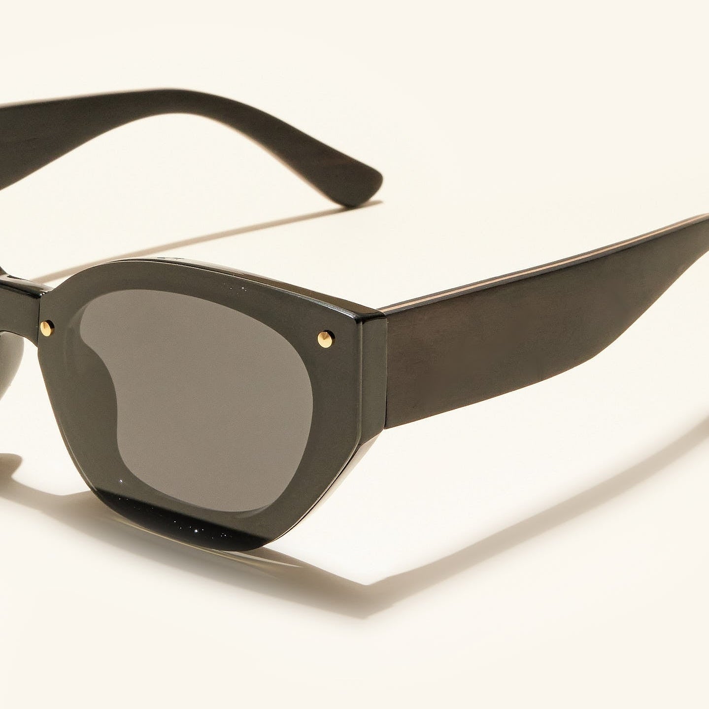 gafas de sol#es:color_negro,en:color_black,it:colore_nero