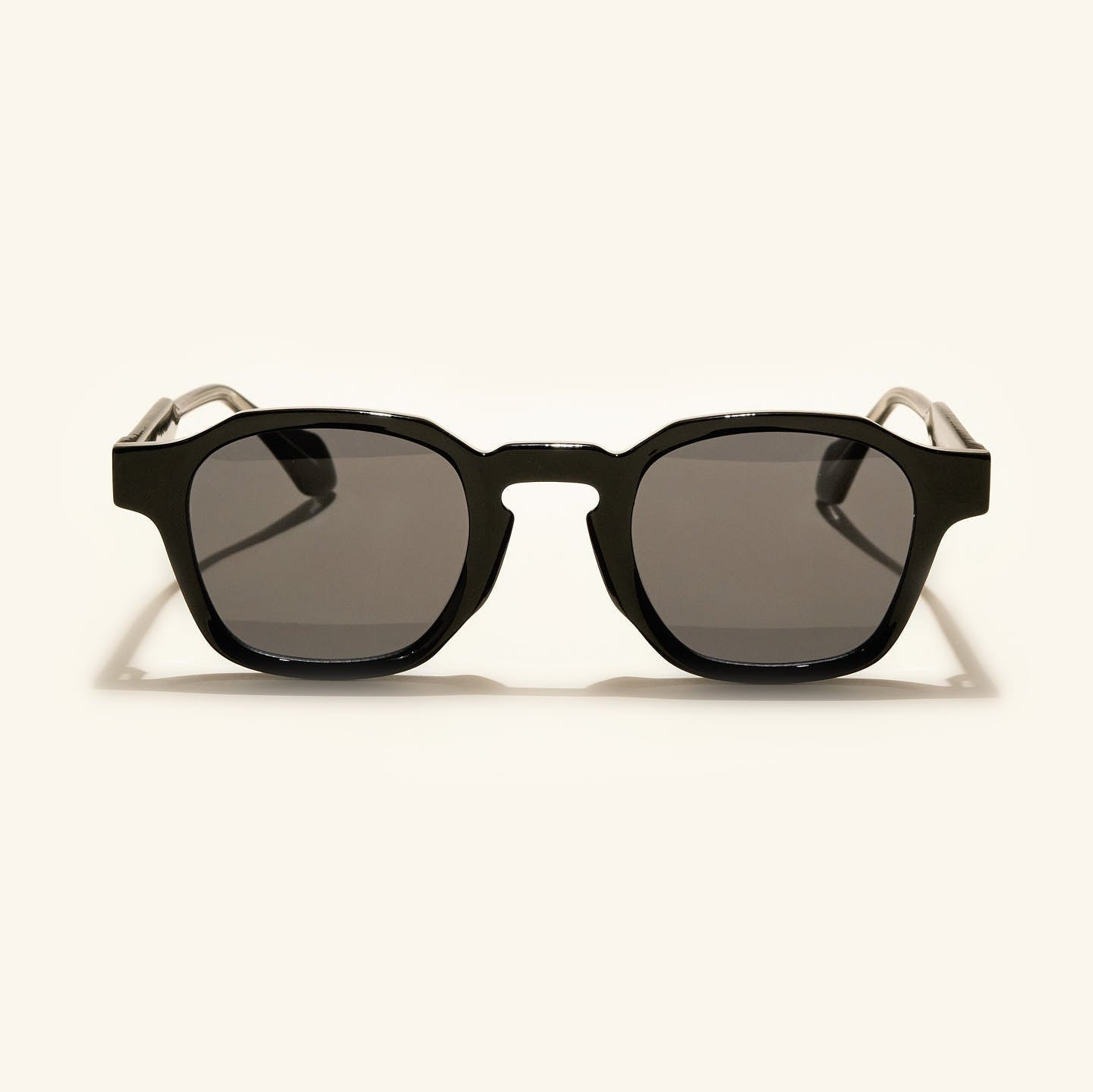 gafas de sol#es:color_negro,en:color_black,it:colore_nero