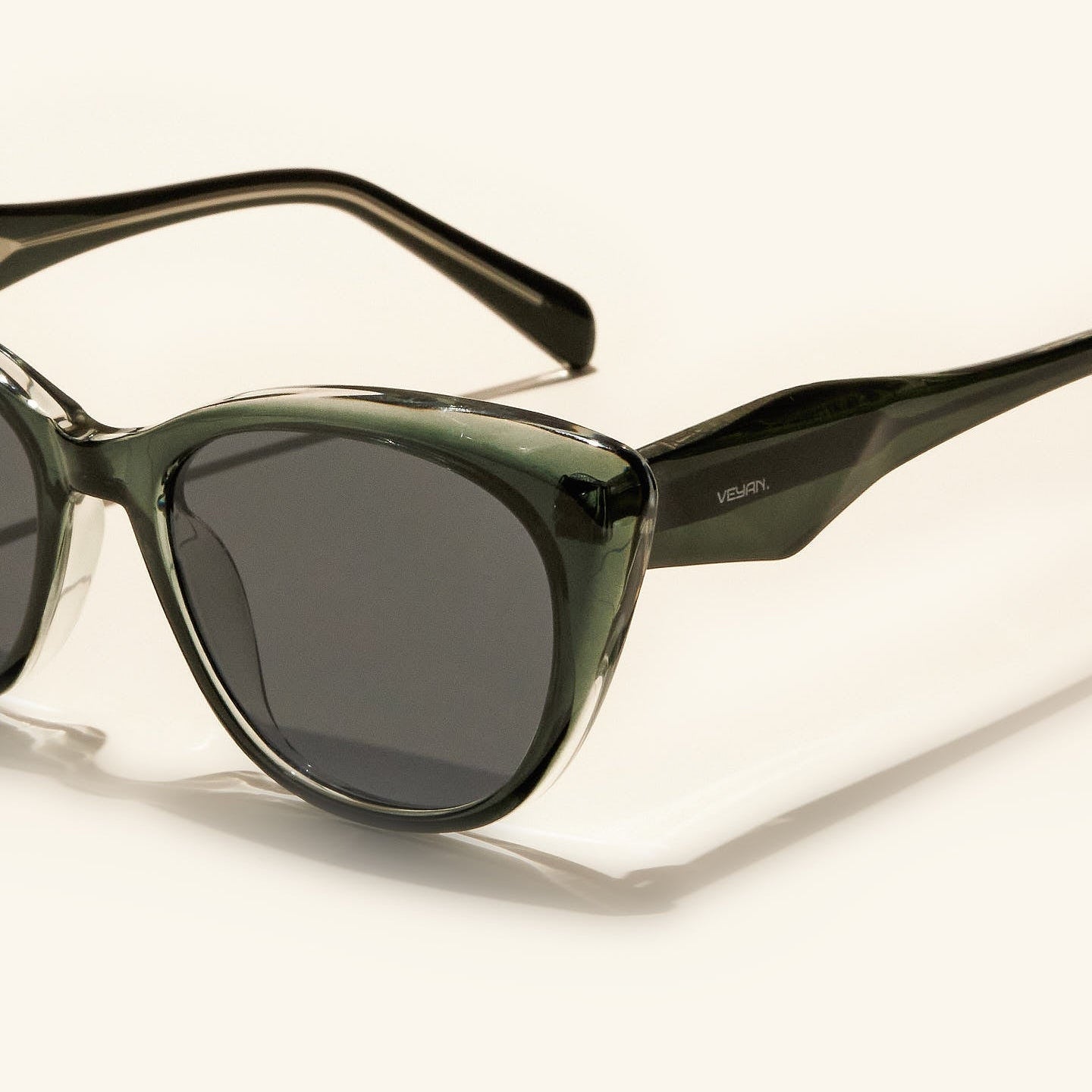 gafas de sol redondas#es:color_verde,en:color_green,it:colore_verde