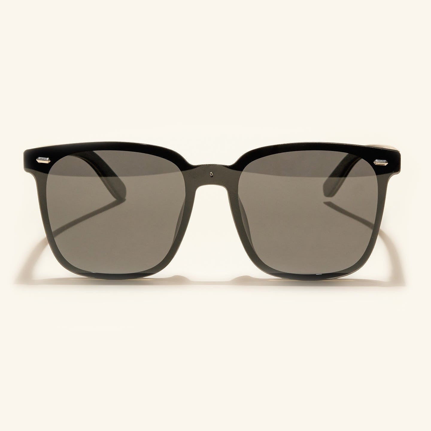 gafas de sol#es:color_negro,en:color_black,it:colore_nero