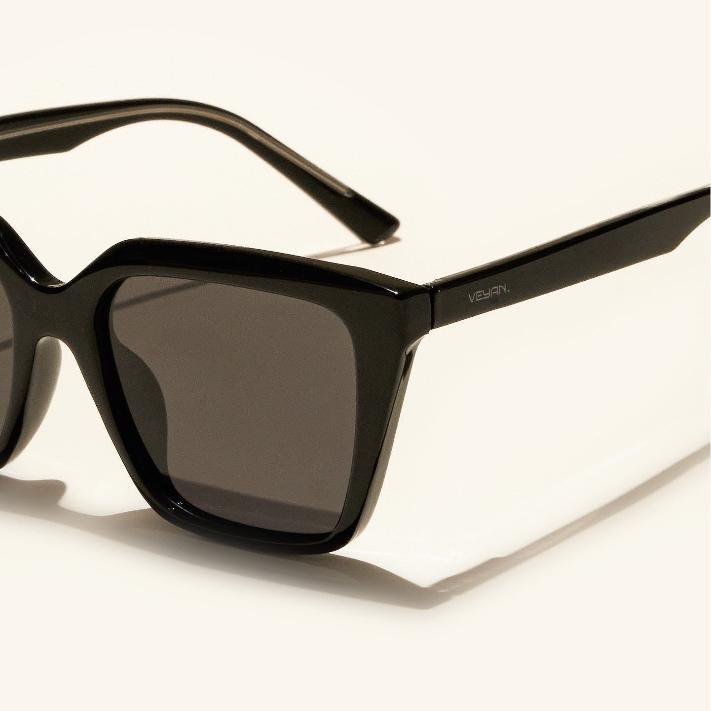 gafas de sol#es:color_negro,en:color_black,it:colore_nero