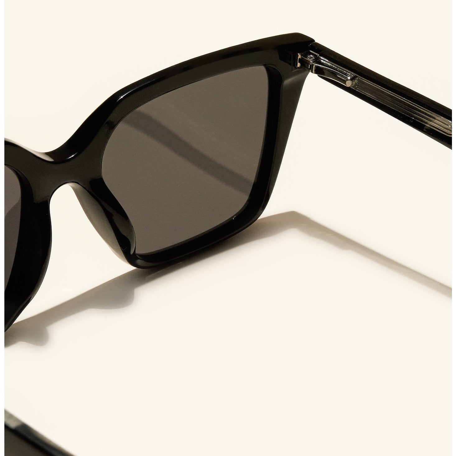 gafas de sol#es:color_negro,en:color_black,it:colore_nero