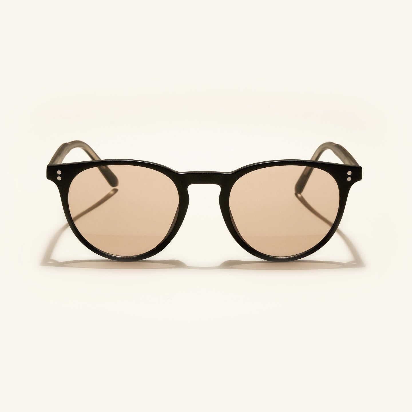 gafas de sol#es:color_negro-crema,en:color_black-beige,it:colore_nero-beige