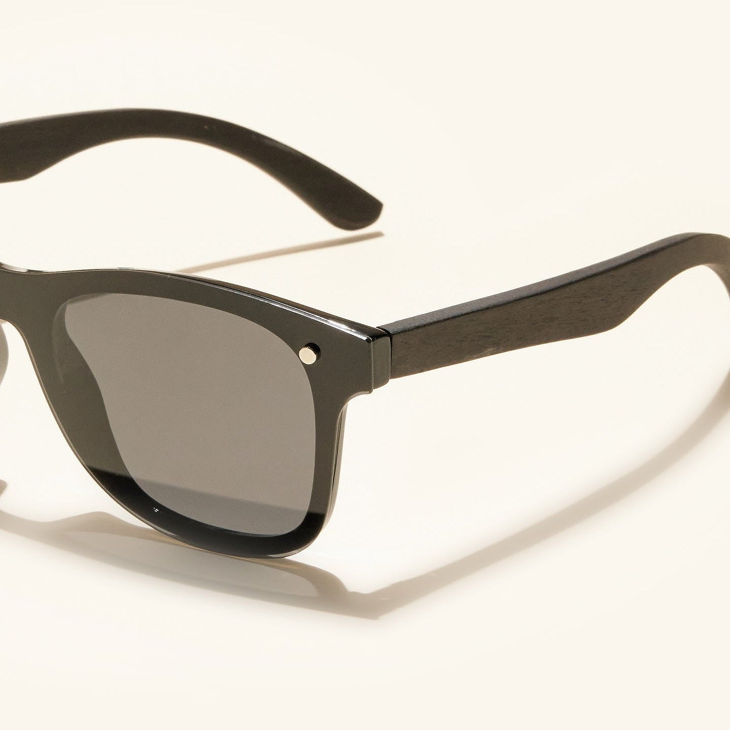 gafas de sol#es:color_negro,en:color_black,it:colore_nero