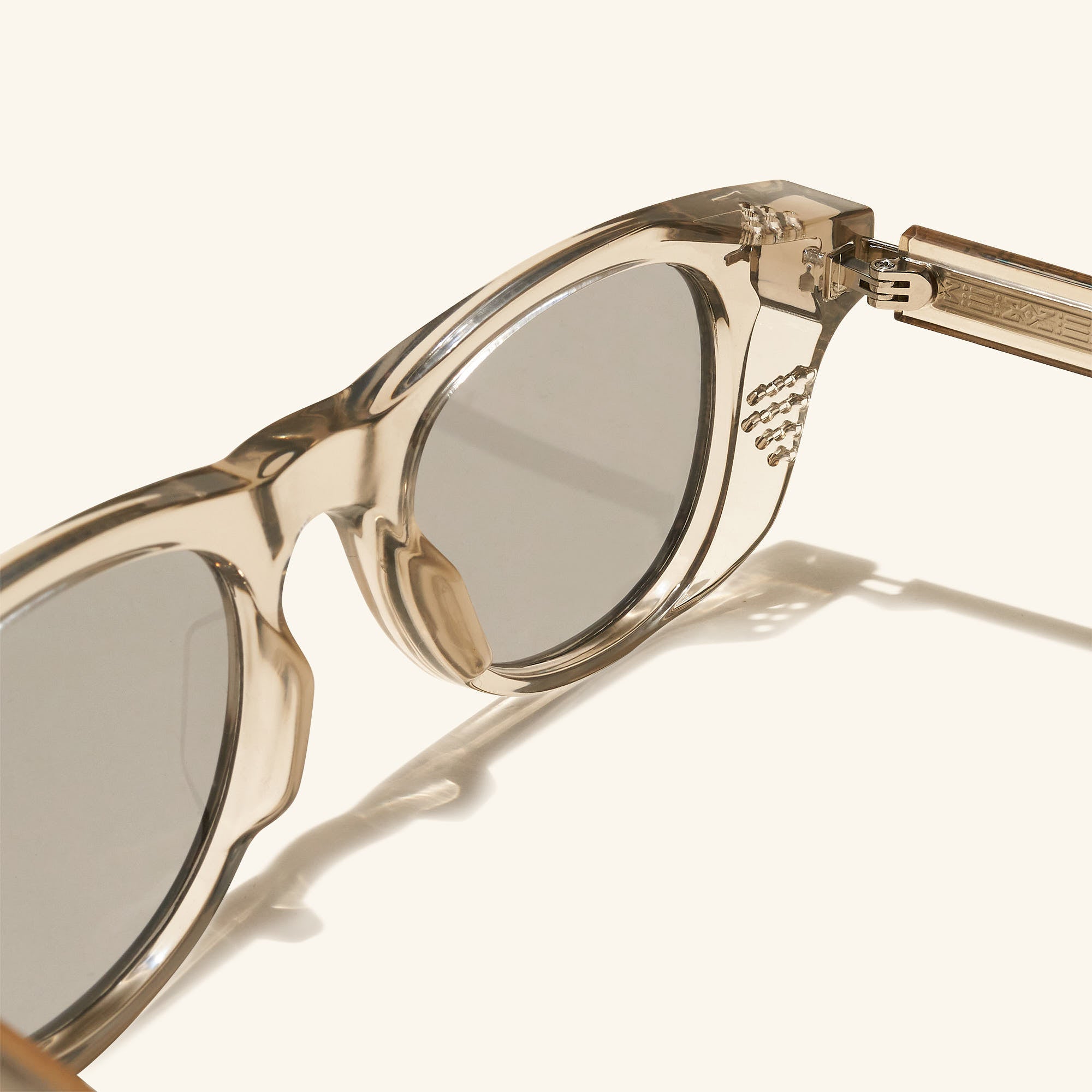 gafas de sol hombre#es:color_crema,en:color_beige,it:colore_beige