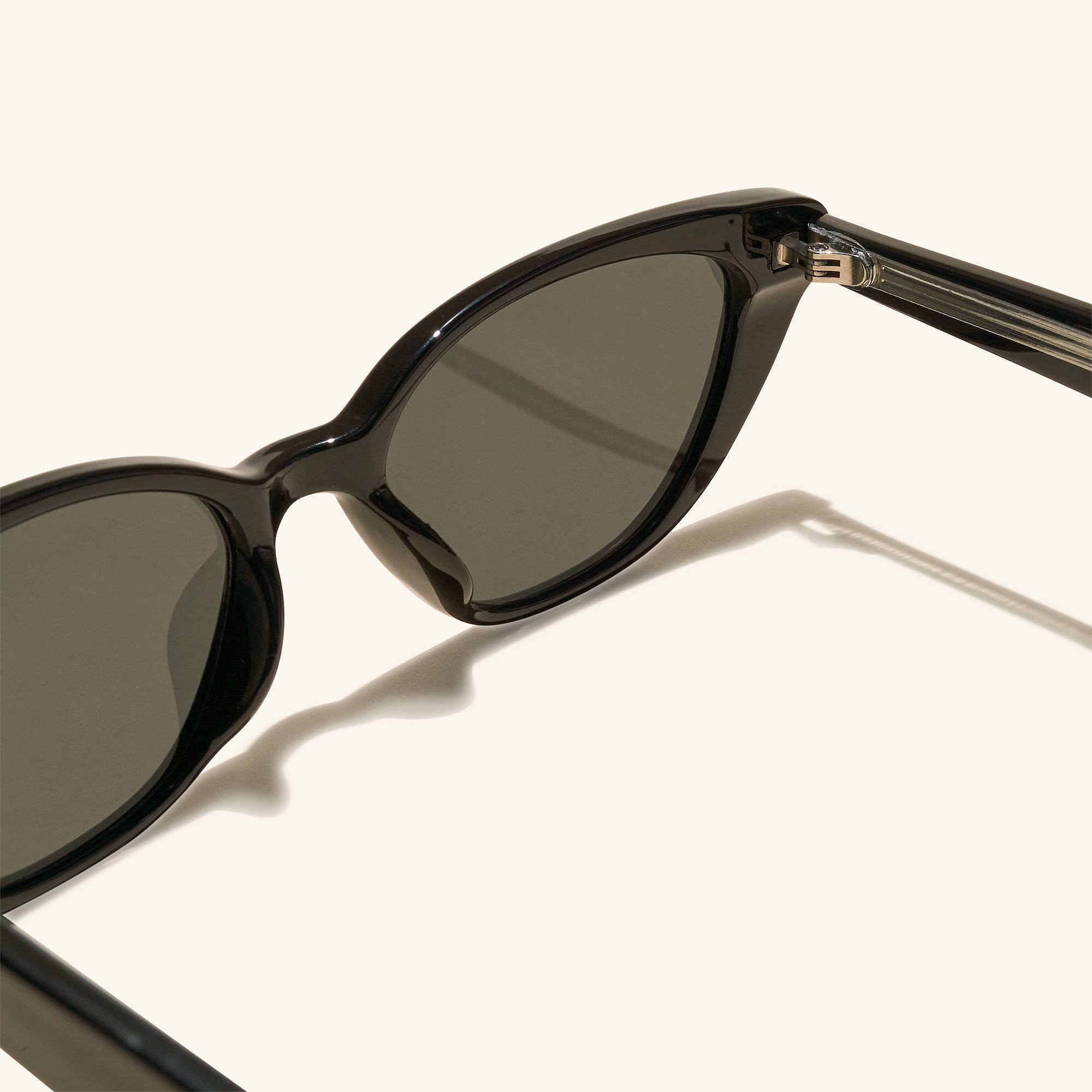 gafas de sol#es:color_negro,en:color_black,it:colore_nero